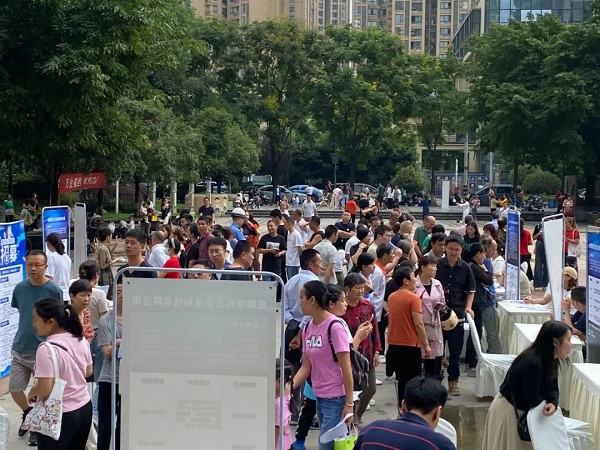 多措并舉促就業，瑞方人力密集舉辦“百日萬企”系列招聘會 第1張