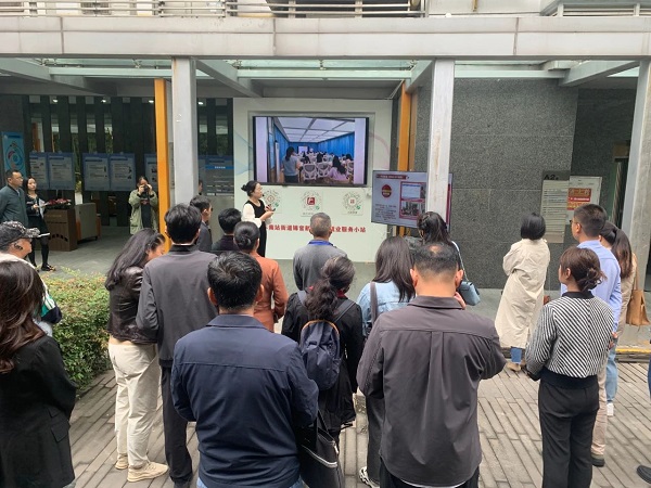 再獲點(diǎn)贊! 成都市委辦公廳、市政府辦公廳和市人社局相關(guān)領(lǐng)導(dǎo)一行參訪由瑞方人力打造的全市首個(gè)就業(yè)小站 第2張