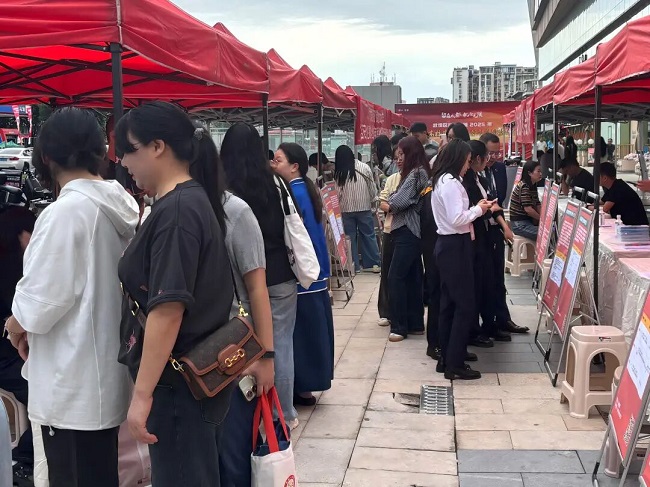 搭建家門口就業(yè)橋梁！瑞方人力助力高校畢業(yè)生人崗高效匹配 第1張